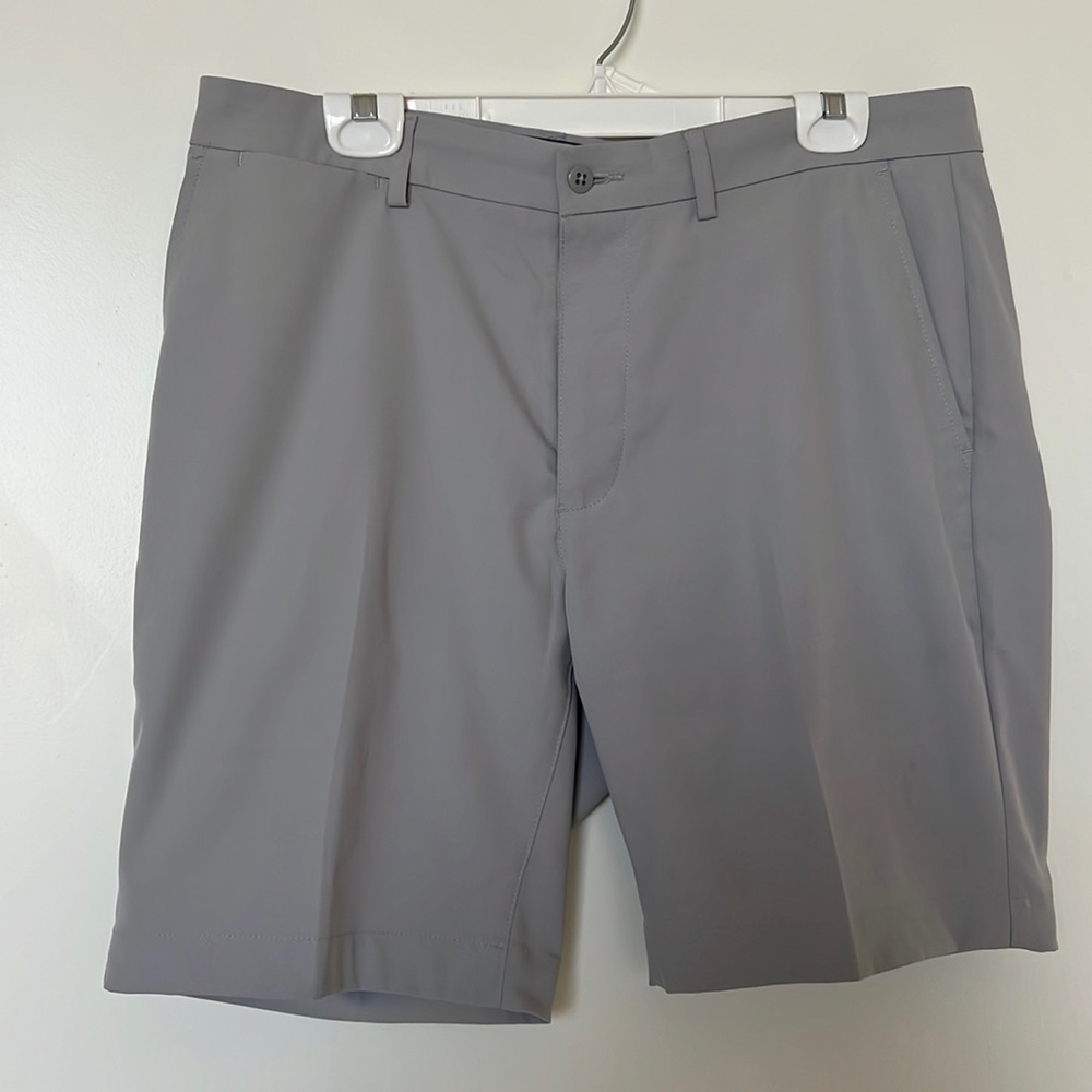 Cremieux Men's 100% Polyester Lightweight Light Gray Shorts Size 36.